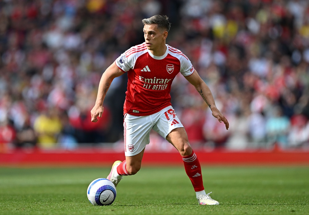 LONDON, ENGLAND: Leandro Trossard of Arsenal runs with the ball during the Premier League match between Arsenal FC and Newcastle United FC at Emirates Stadium on May 18, 2025. (Photo by Shaun Botterill/Getty Images)