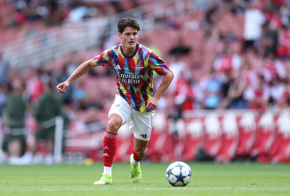 LONDON, ENGLAND: Christian Norgaard of Arsenal warms up prior to the pre-season friendly match between Arsenal and Villarreal at Emirates Stadium on August 06, 2025. (Photo by Eddie Keogh/Getty Images)