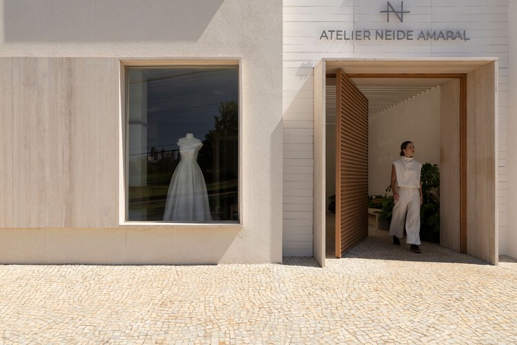 Neide Amaral Atelier / estúdio mariane rios - Interior Photography, Door, Concrete