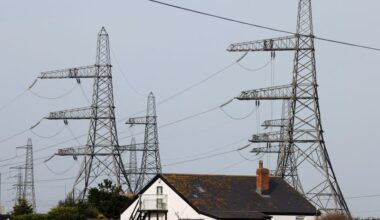 UK to give financial incentives to households near new electricity pylons