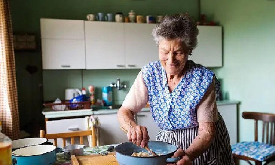 Cyprus records EU’s lowest rate of people unable to afford proper meals, KNEWS