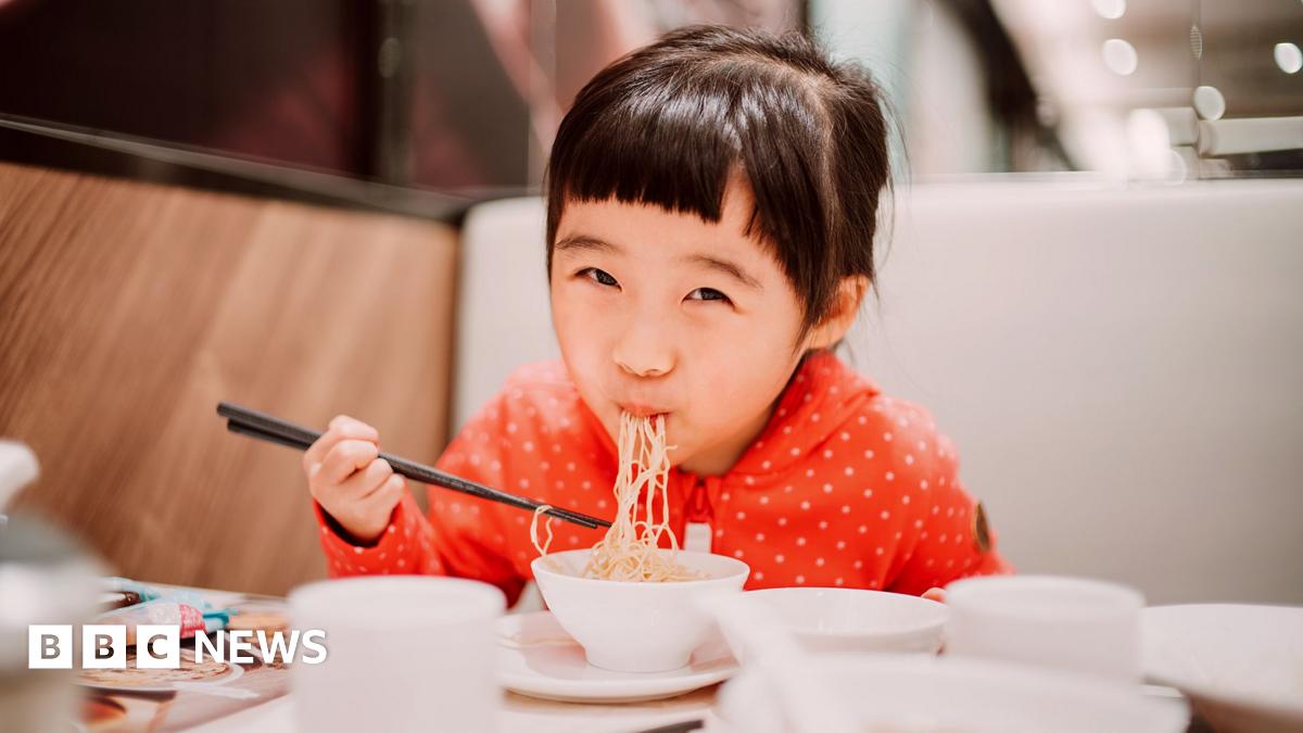 A piping hot Sichuan dish made of fish slices in a hot and sour broth, topped with dried chilli and spring onion