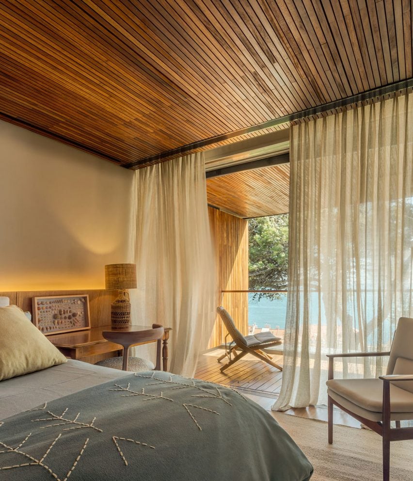 Bedroom in a Portuguese house by Bernardes Arquiteturas