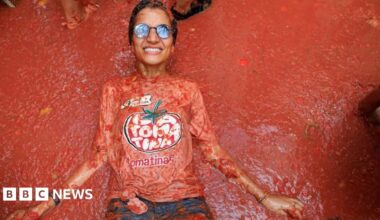Watch as Spanish town turns red for 80th La Tomatina tomato food fight - live updates
