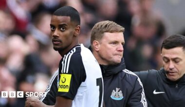 Premier League news conferences: Howe - Isak saga is a 'lose-lose situation'