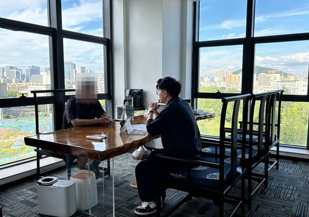 The companies also offer “pretend job interviews” to help make the whole experience seem even more authentic. Photo: 163.com