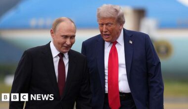 Kremlin plays down Zelensky talks as Trump warns Putin may not want 'to make deal'