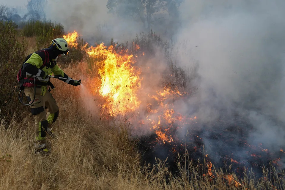 A firefighter works to extinguish a wildfire near Losacio, north of Zamora, on August 12, 2025. A man died from burns and thousands of people were forced to evacuate as wildfires swept through parts of Spain yesterday, fueled by strong winds and a searing heat wave that has gripped the country for 10 days.
In Tres Cantos, a wealthy suburb north of Madrid, flames driven by gusts of up to 70 kilometres per hour spread quickly through the area Monday night, authorities said. One resident who suffered severe burns died in a hospital, and another person was injured with chest pain. Hundreds of residents were evacuated. (Photo by Cesar Manso / AFP) (Photo by CESAR MANSO/AFP via Getty Images)          
