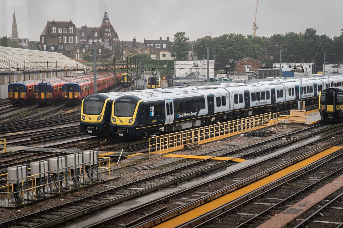 London travel news LIVE: Rail disruptions causing travel chaos in major London stations