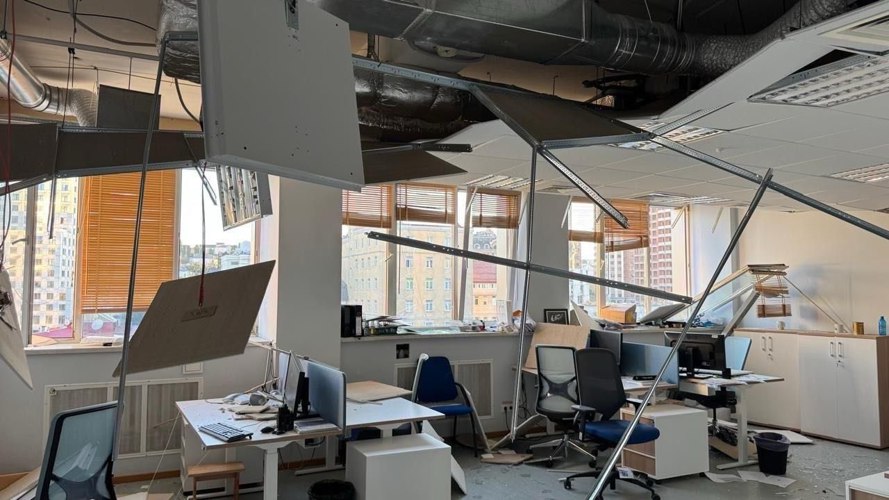 Night of terror in Kiev, 18 dead. EU delegation headquarters hit