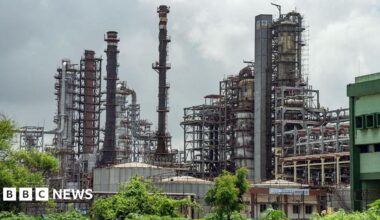 A Bharat Petroleum Corp. oil refinery in Mumbai, India, on Monday, Aug. 11, 2025. India's state-owned oil refiners are pulling back from purchases of Russian crude for now, according to people with direct knowledge of the companies' procurement plans, as Washington ratchets up the pressure on New Delhi over the flows with a wave of harsh tariffs.