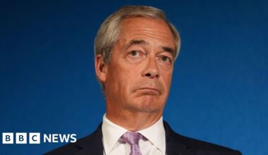 Nigel Farage pledges to deport small boat asylum seekers