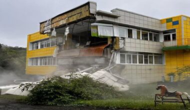 When the earth shakes and the sea recedes - what to do and how to survive a tsunami