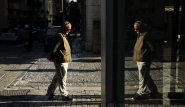 Private sector pensions lag those of civil servants
