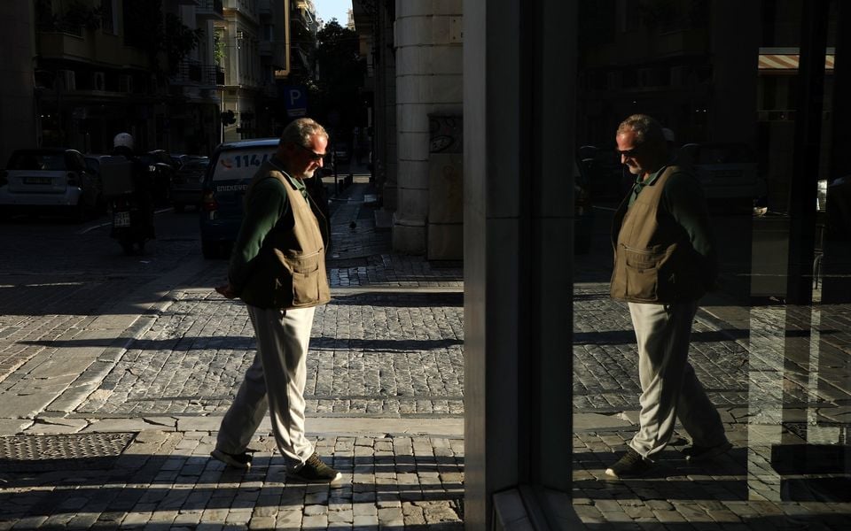 Private sector pensions lag those of civil servants