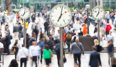 London index starts above 9,300 with BAE and Rolls in lead