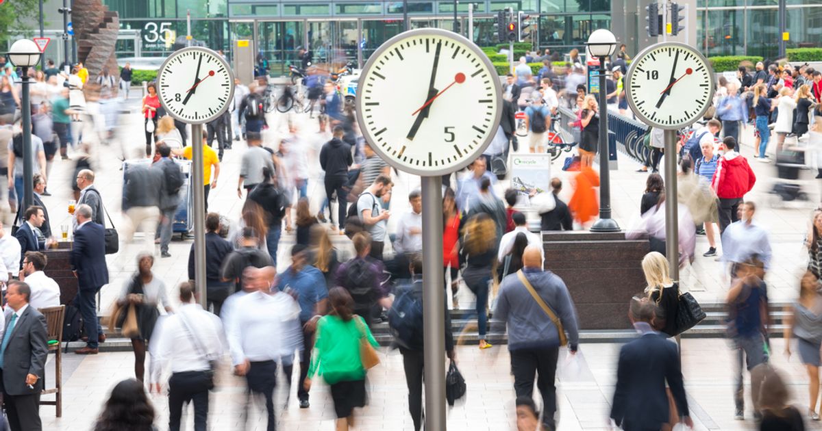 London index starts above 9,300 with BAE and Rolls in lead