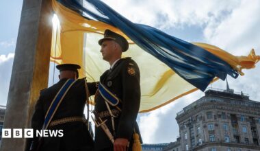 The servicemen of Ukrainian Guard of Honor raise the National Flag in downtown Kyiv, Ukraine, 23 August 2025.