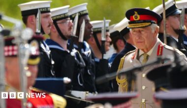 King and Queen lead two-minute silence to mark 80 years since VJ Day
