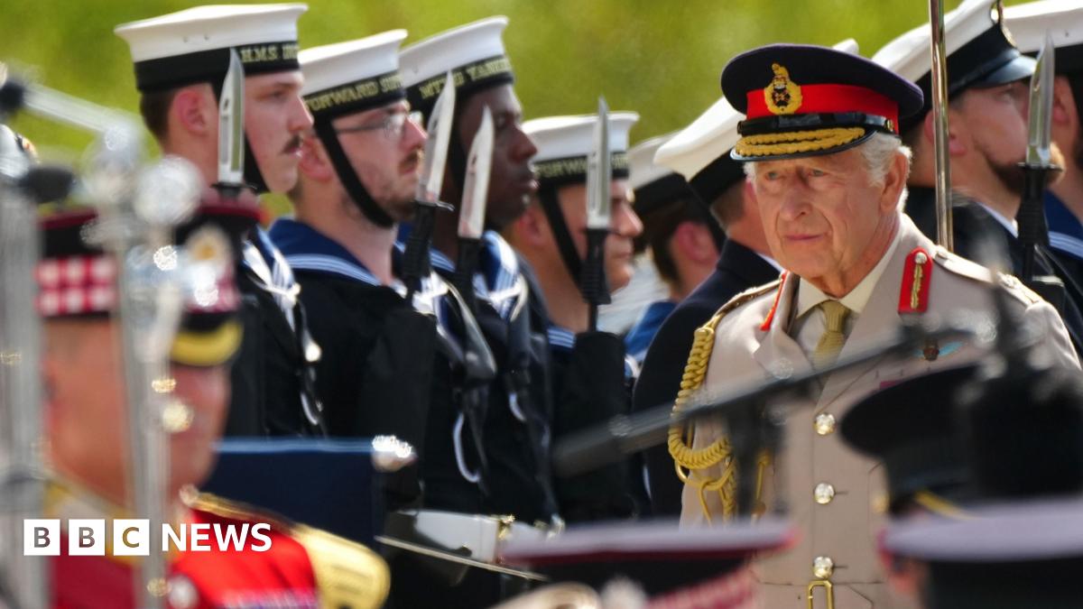 King and Queen lead two-minute silence to mark 80 years since VJ Day