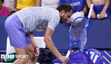 Daniil Medvedev smashes racquet at US Open
