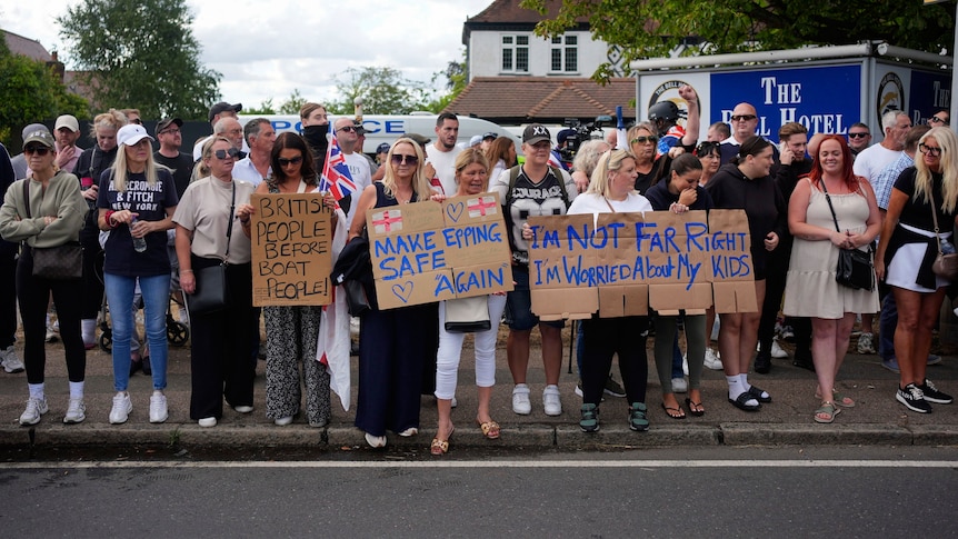 UK government under pressure to remove thousands of asylum seekers from hotels