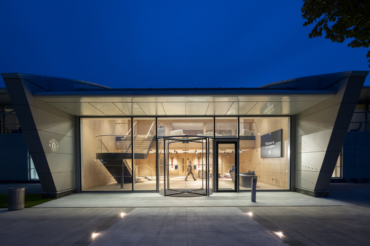 Foster + Partners Redesigns Manchester United’s Carrington Training Complex - Image 1 of 6