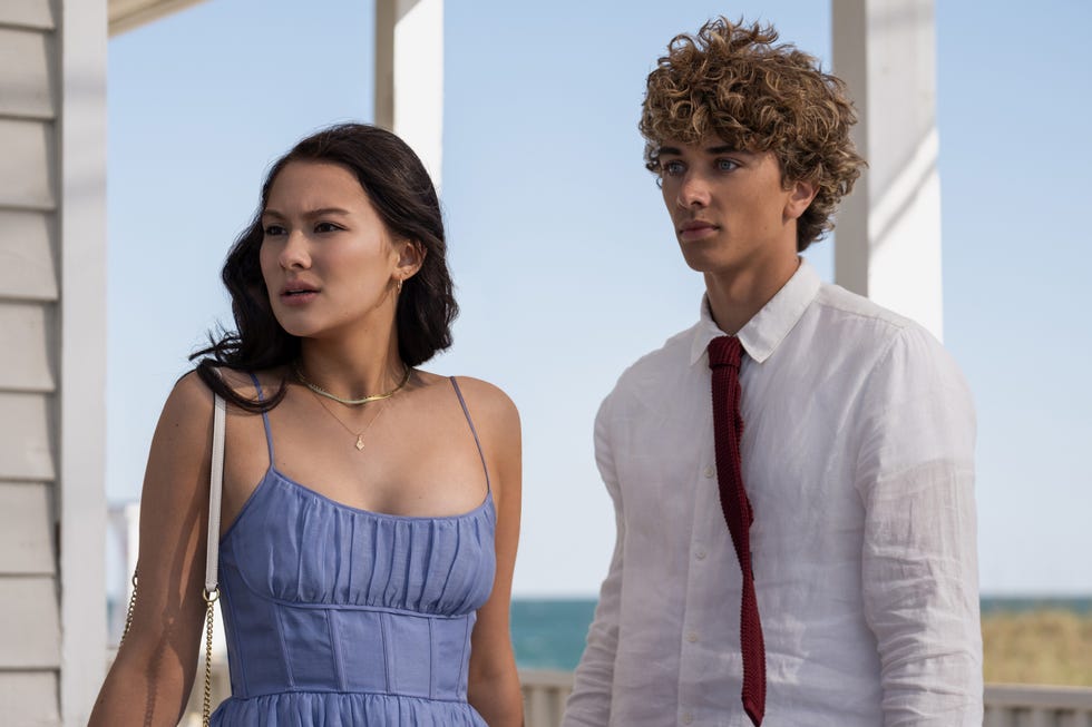 lola tung as bella, gavin casalegno as jeremiah, the summer i turned pretty season 3