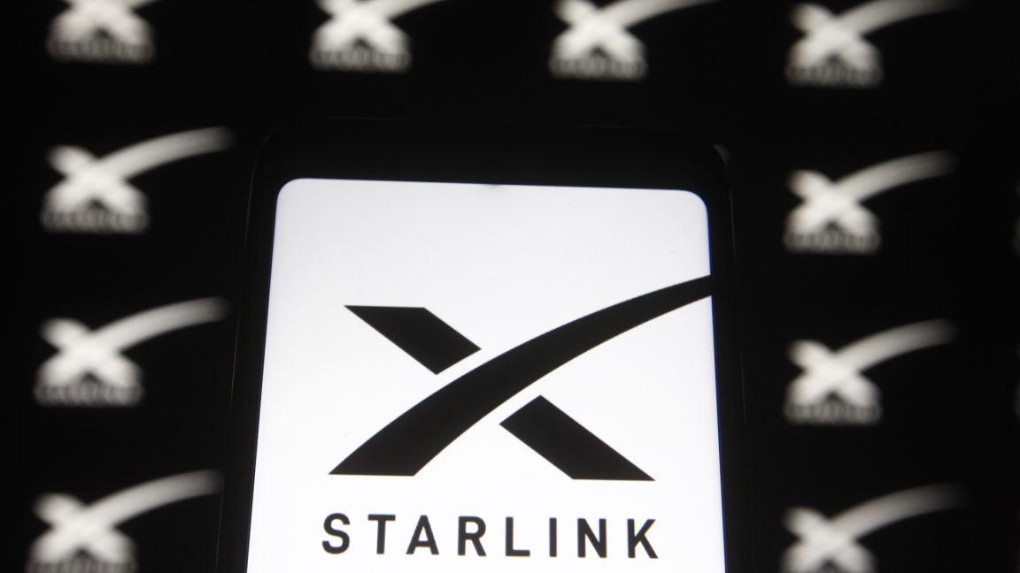 Photo illustration with Starlink logos displayed on a smartphone and PC screen.