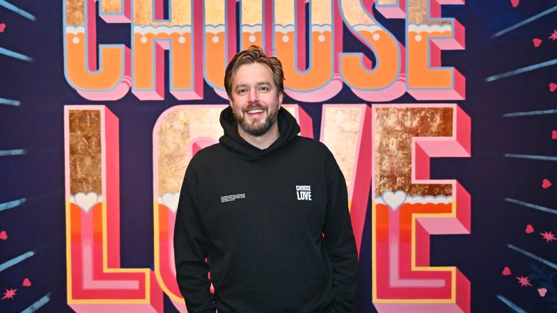 ‘Love Island USA’ narrator Iain Stirling is in on the joke