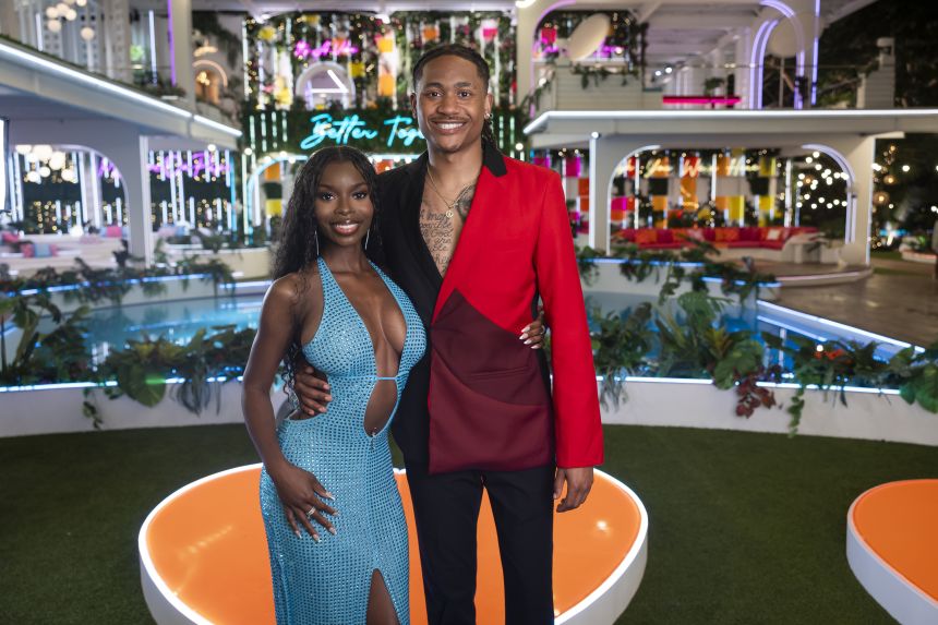 Elevator saleswoman Olandria Carthen and cowboy Taylor Williams didn't end up together by the end of the season, but Stirling made a meal of their union with puns about their jobs and frequent 