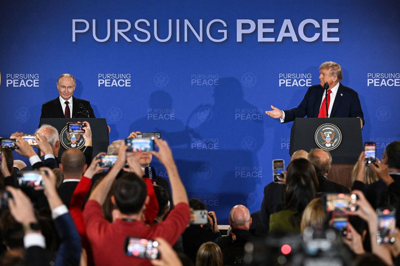 US President Donald Trump and Russian President Vladimir Putin hold a joint news conference.