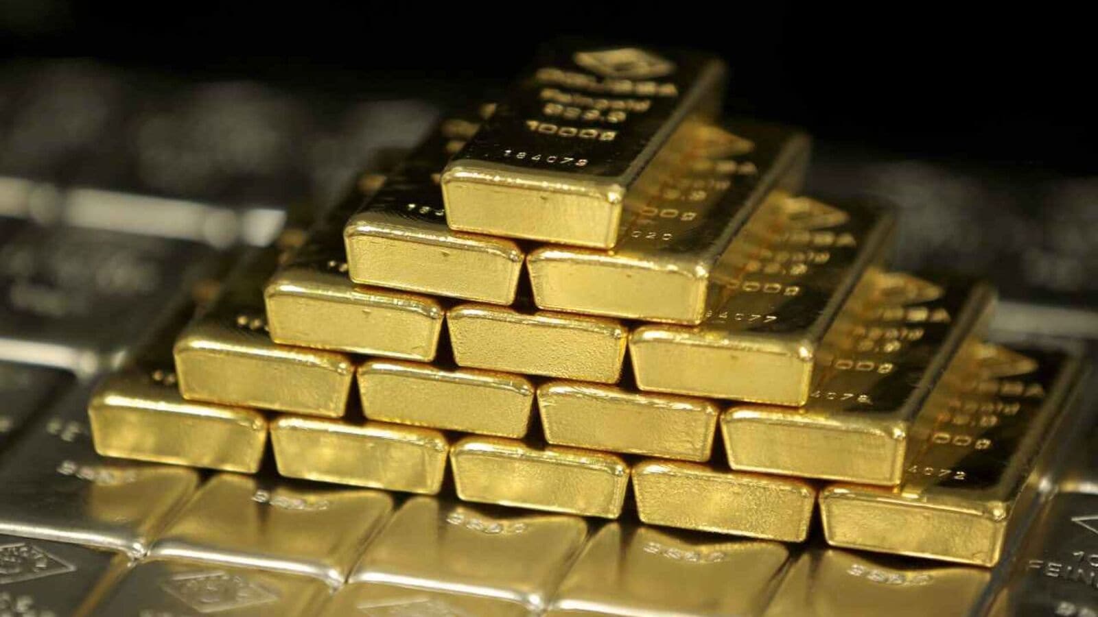 Gold rate today is on an uptrend as Trump's tariffs boost safe-haven demand. Opportunity to buy?