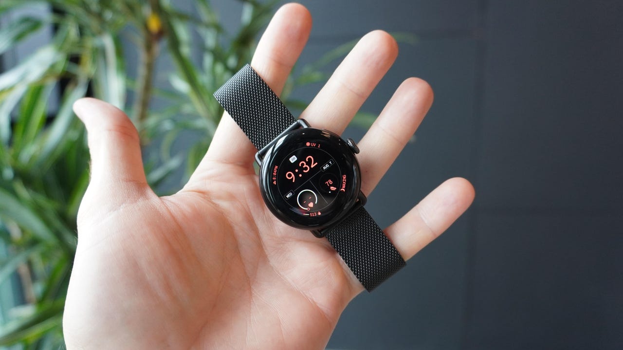 Google Pixel Watch 3 in black