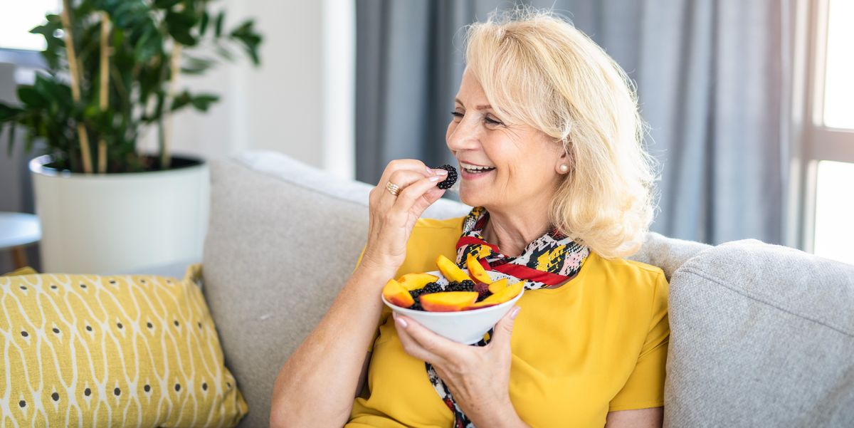 10 Low-Carb Fruits to Add to Your Diet, According to Dietitians