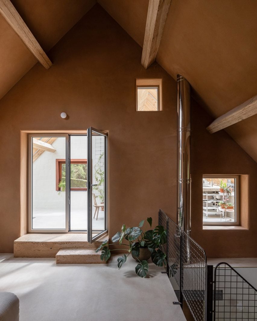 View towards winter garden at Omloop Farmhouse by Hé!