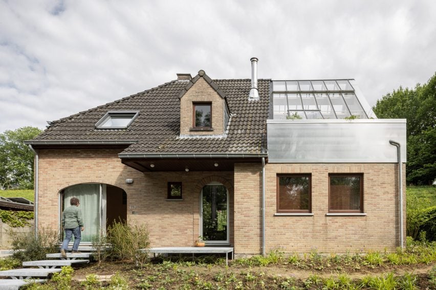 Front view of the updated Omloop Farmhouse in Belgium