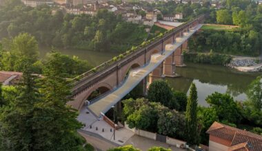 Ney and Partners curves footbridge between arches of French viaduct