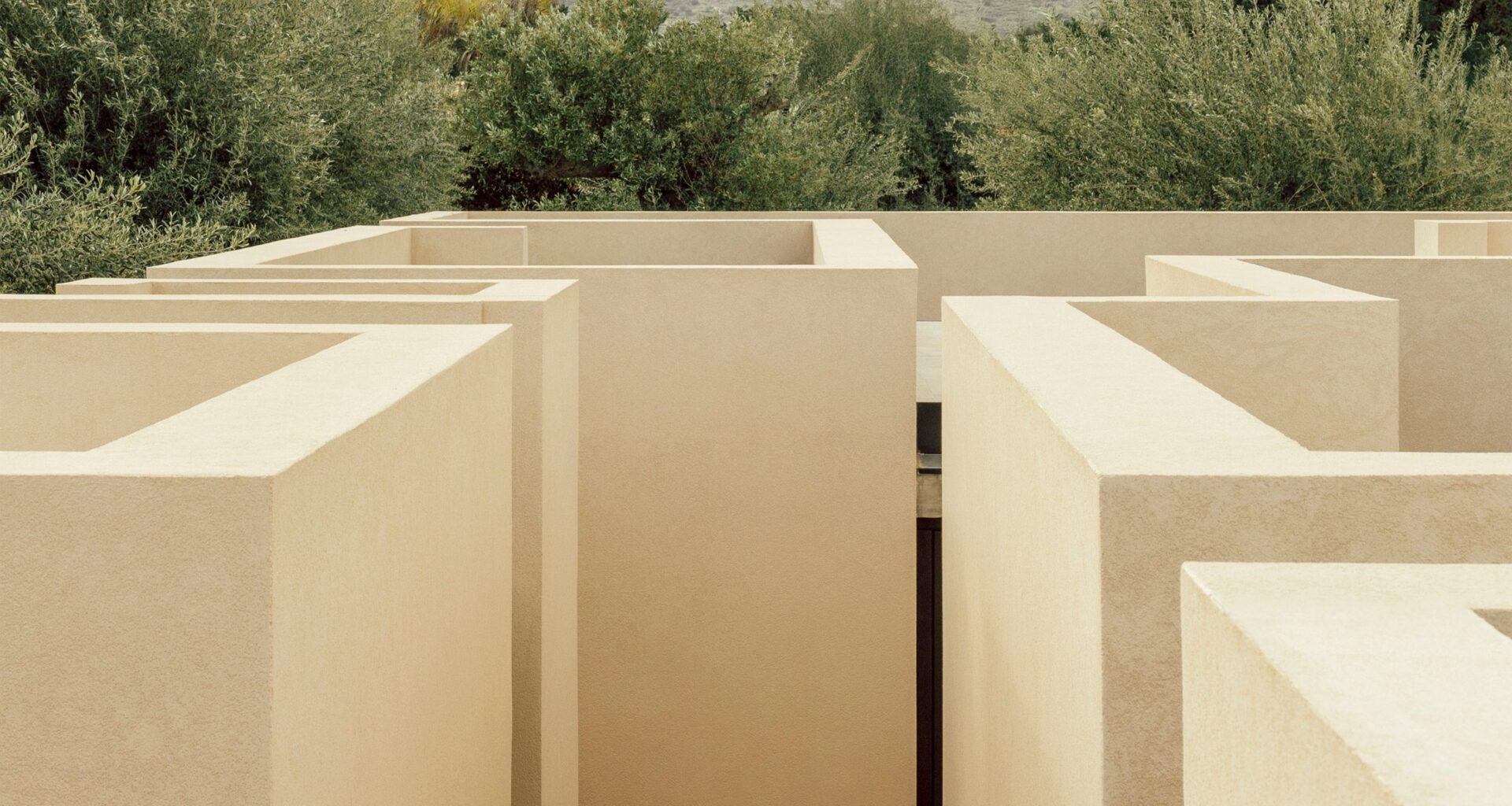 Solum carves "labyrinthine" alleyway through coastal home in Italy