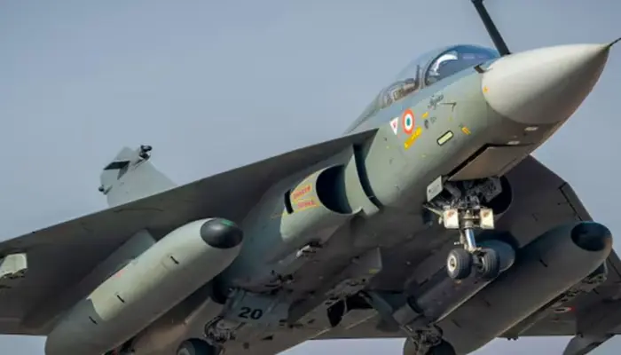 How does India’s ‘unstable’ Tejas Mk rival F-22 and F-35 in air combat manoeuvres?