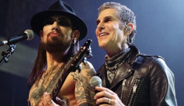It looks like Jane's Addiction continuing as band without Perry Farrell after on-stage fight