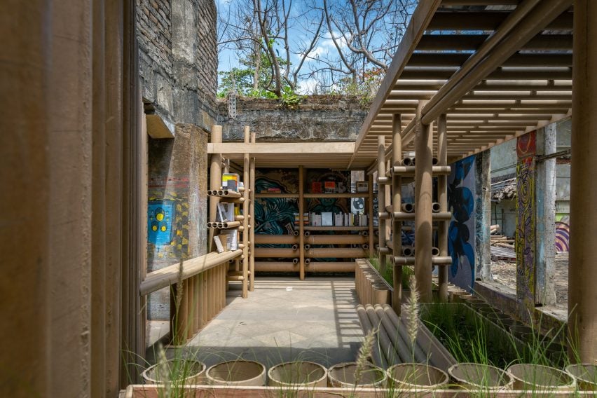 Andra Matin designs bookshop made from criscrossing cardboard tubes