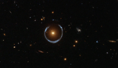 A bright yellow blob surrounded by a warped blueish line in the shape of a horseshoe.