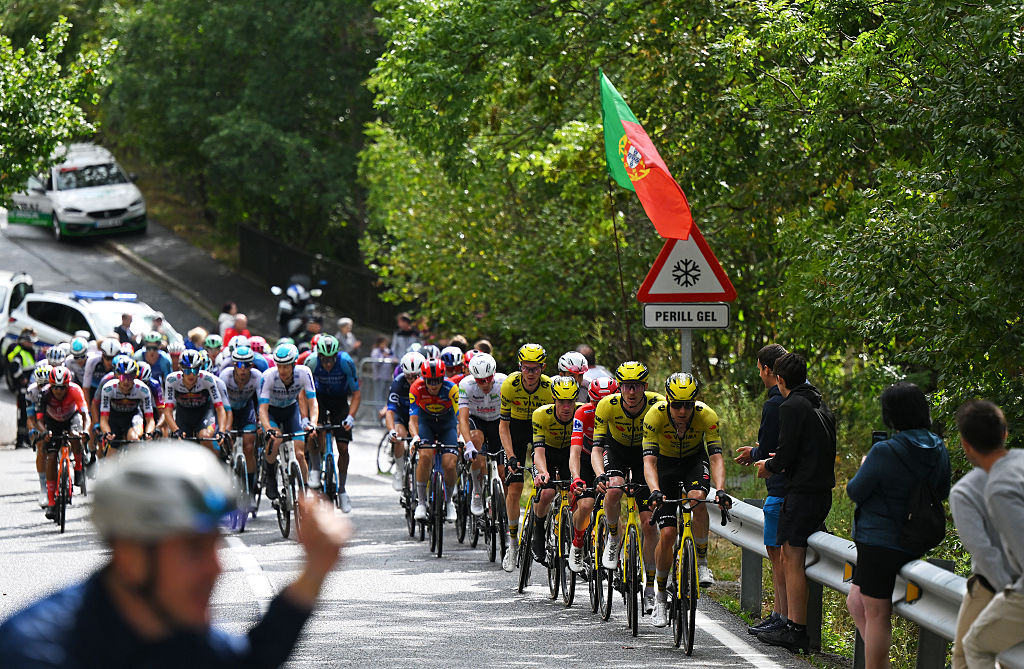 PAL, ANDORRA - AUGUST 28: Wilco Kelderman of Netherlands and Team Visma | Lease a Bike leads the peloton during the La Vuelta - 80th Tour of Spain 2025, Stage 6 a 170.3km stage from Olot to Pal - Andorra 1900m / #UCIWT / on August 28, 2025 in Pal, Andorra. (Photo by Tim de Waele/Getty Images)