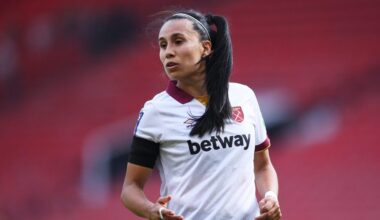 Bristol City sign West Ham United defender Sáez on loan
