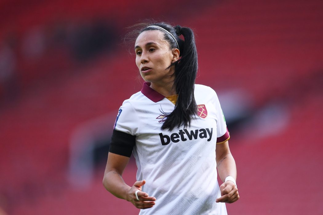 Bristol City sign West Ham United defender Sáez on loan