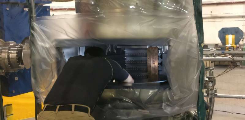 Dave Meekins installing the target. Credit: Jefferson Lab Hall A Tritium Collaboration. Measurements by the MARATHON experiment at Jefferson Lab advance the understanding of nucleon structure