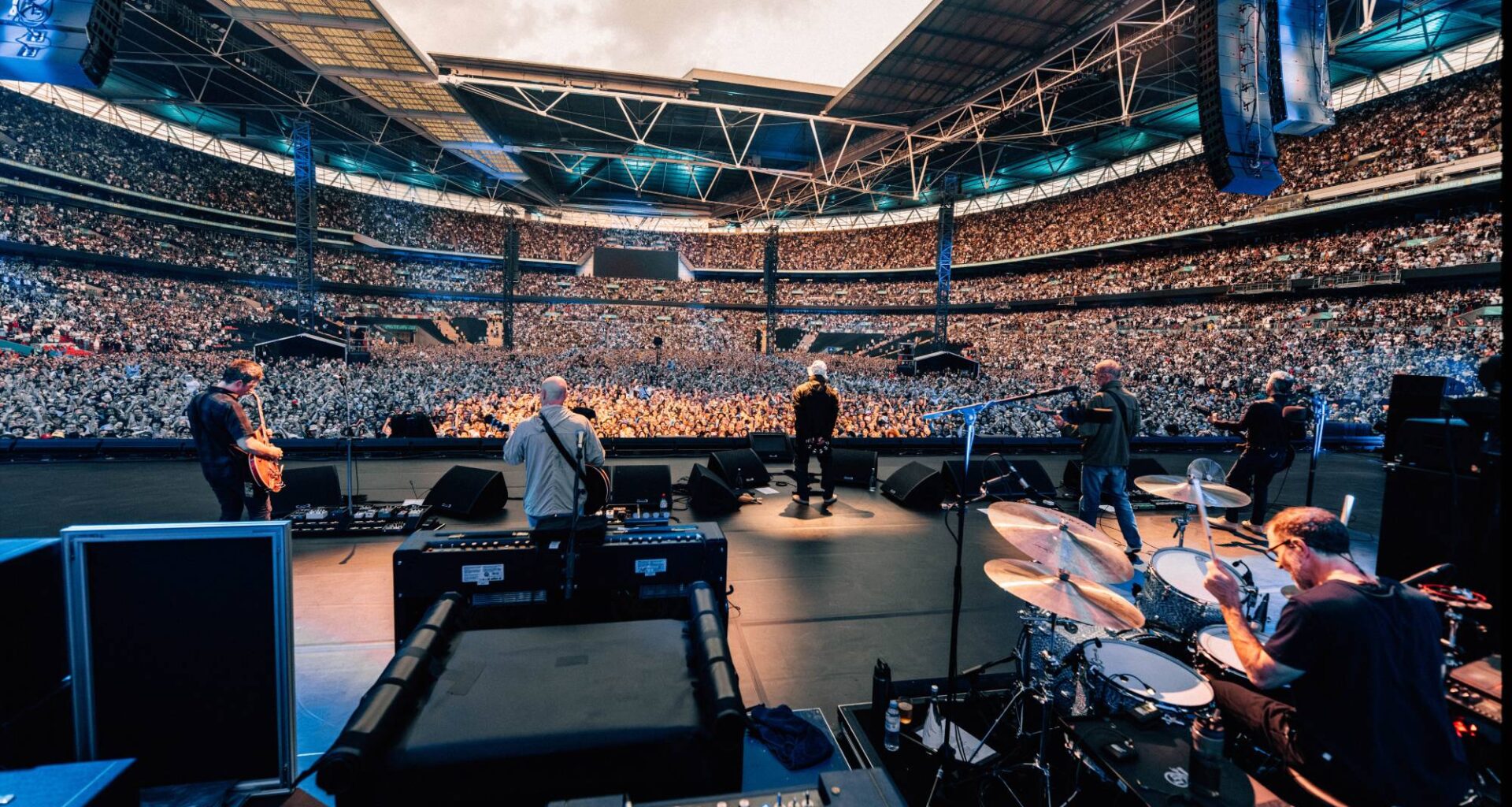 Oasis fans react to witnessing man's death at Wembley Stadium: "It seemed unsafe"
