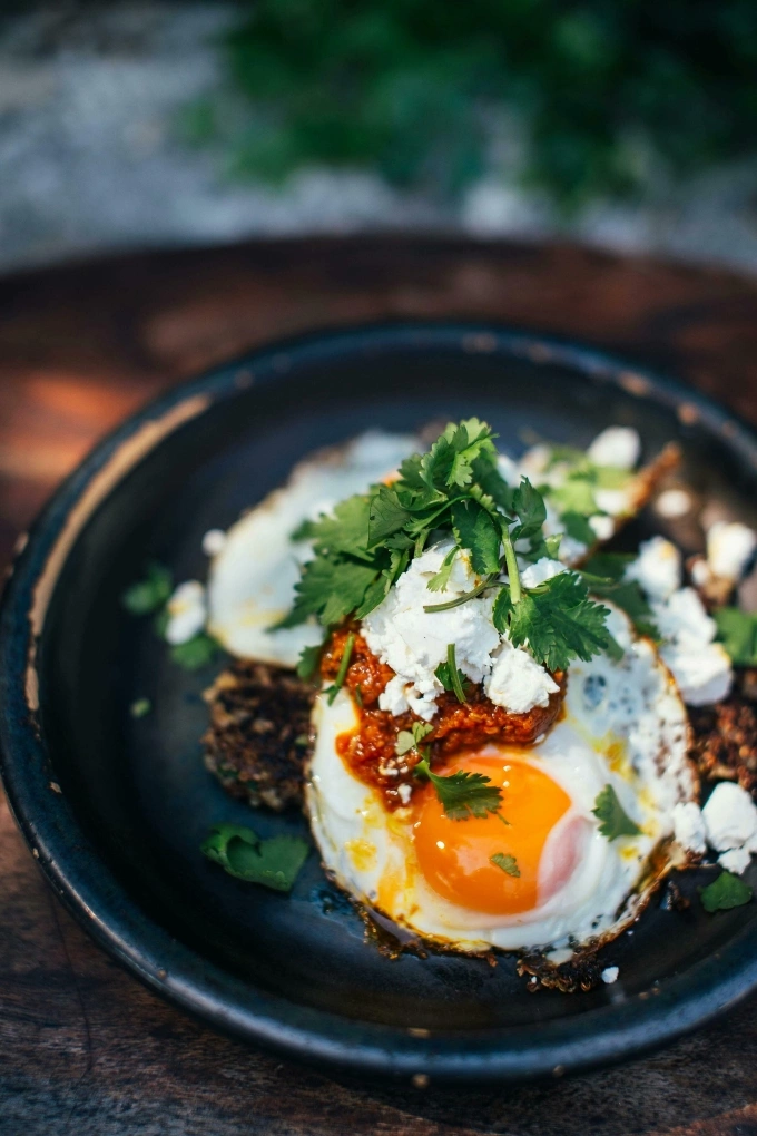 A meal with eggs in a plate. Illustration photo by Pexels