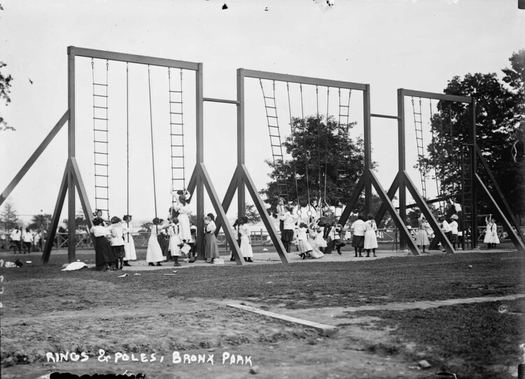 Playgrounds as Political Spaces: Negotiating Risk, Space, and Childhood - Image 10 of 26